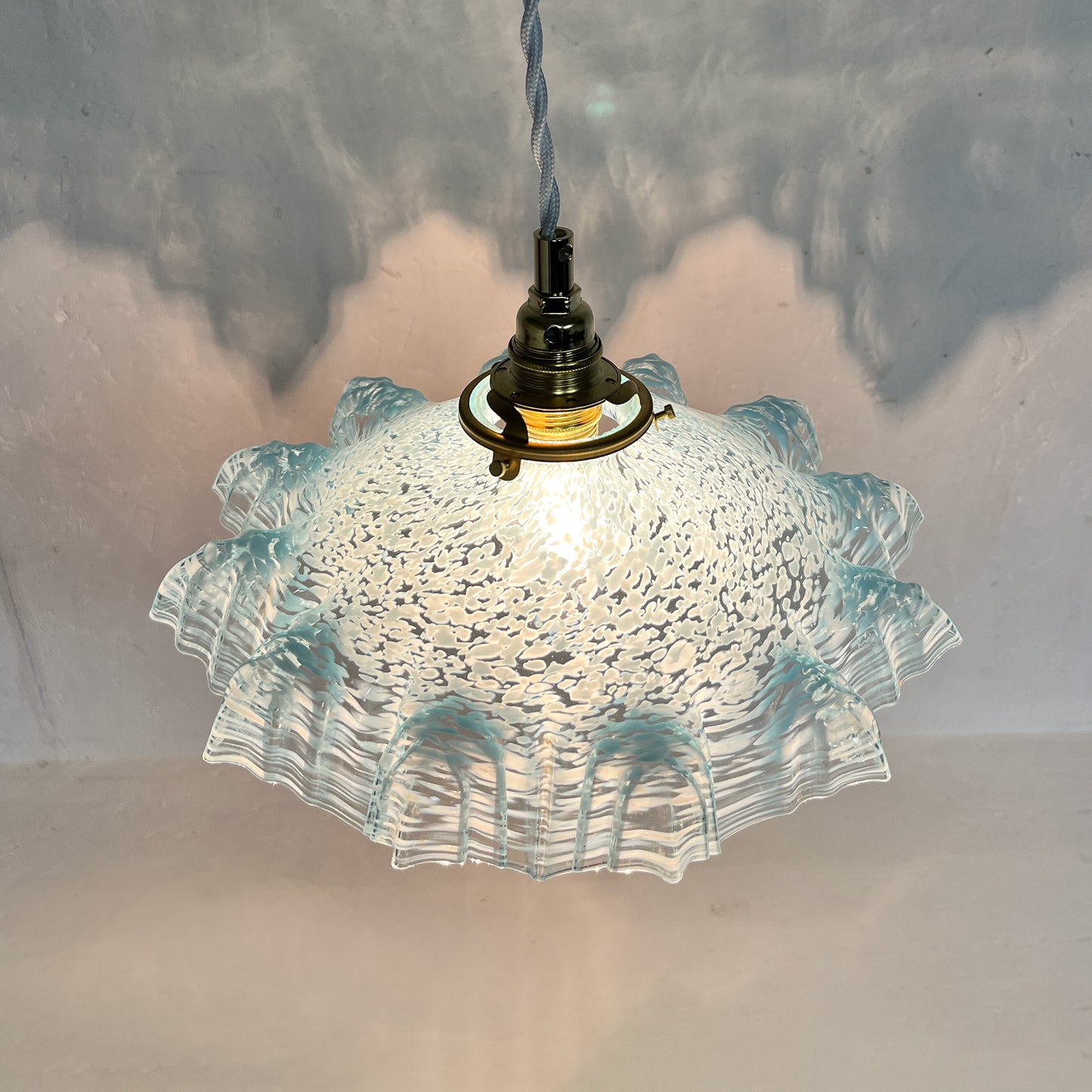 suspension vintage en verre de Clichy bleu