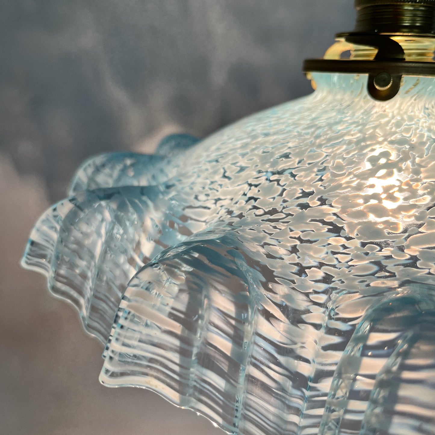 suspension vintage en verre de Clichy bleu