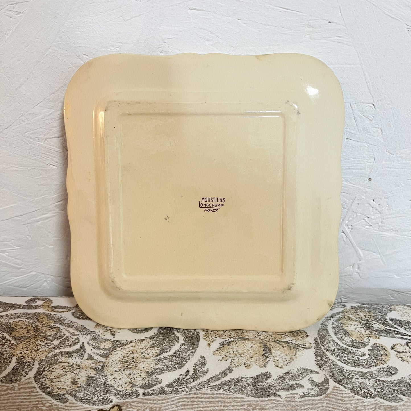 assiettes carrées Longchamp décor « Moustiers »