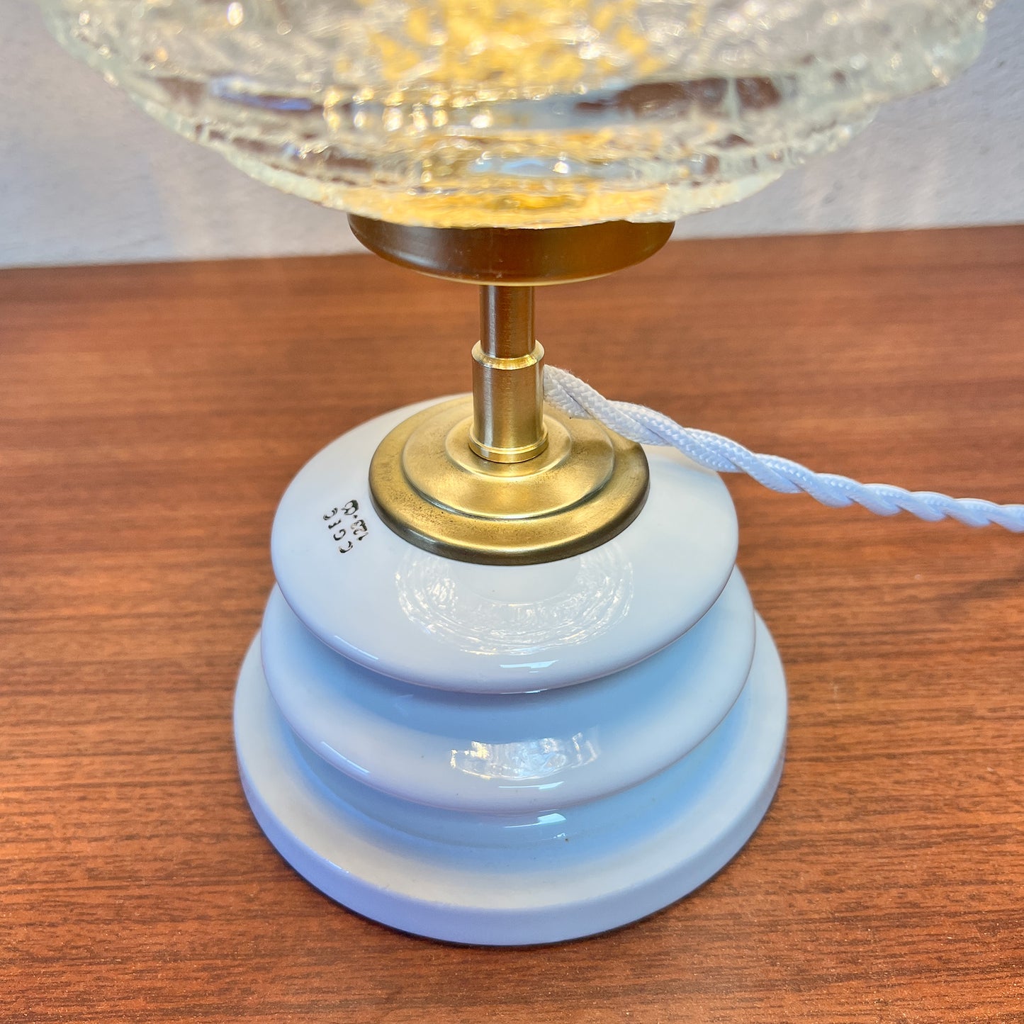 lampe à poser globe texturé