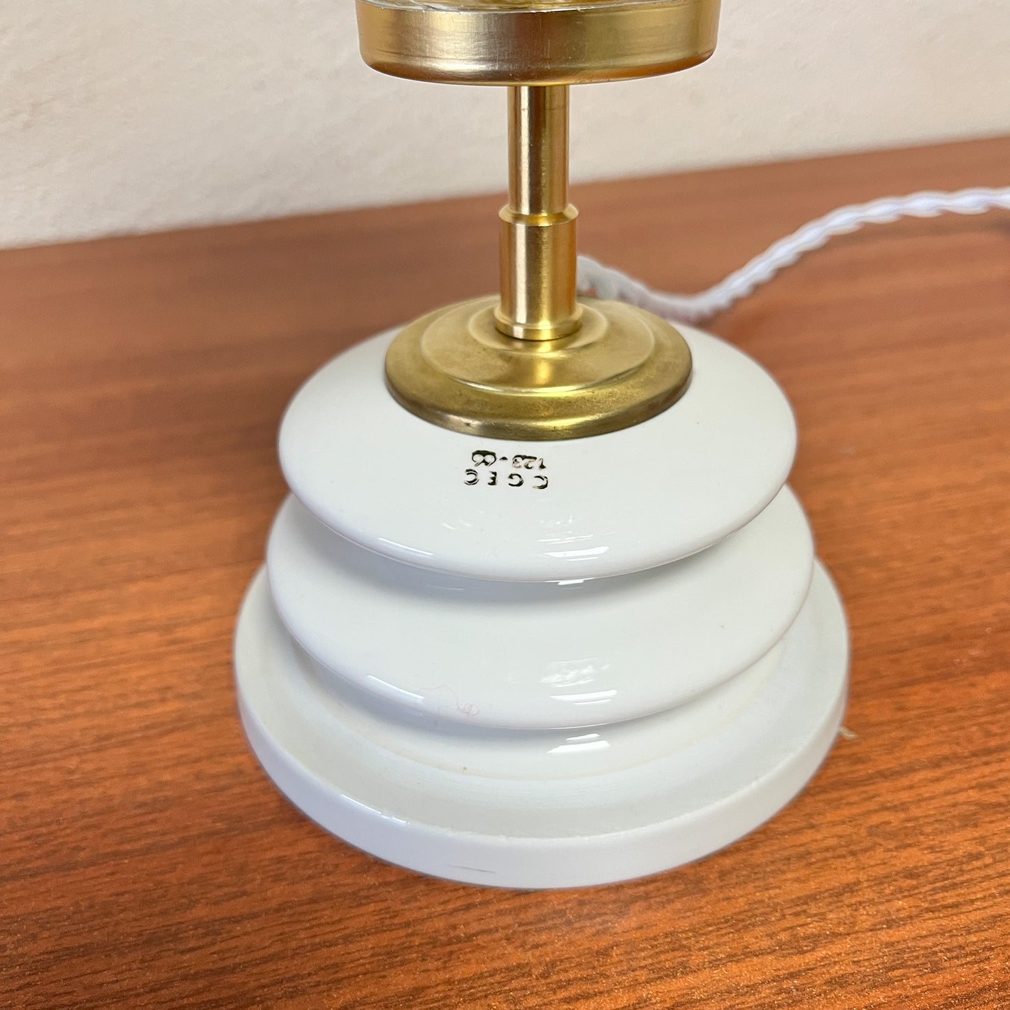 lampe à poser globe texturé