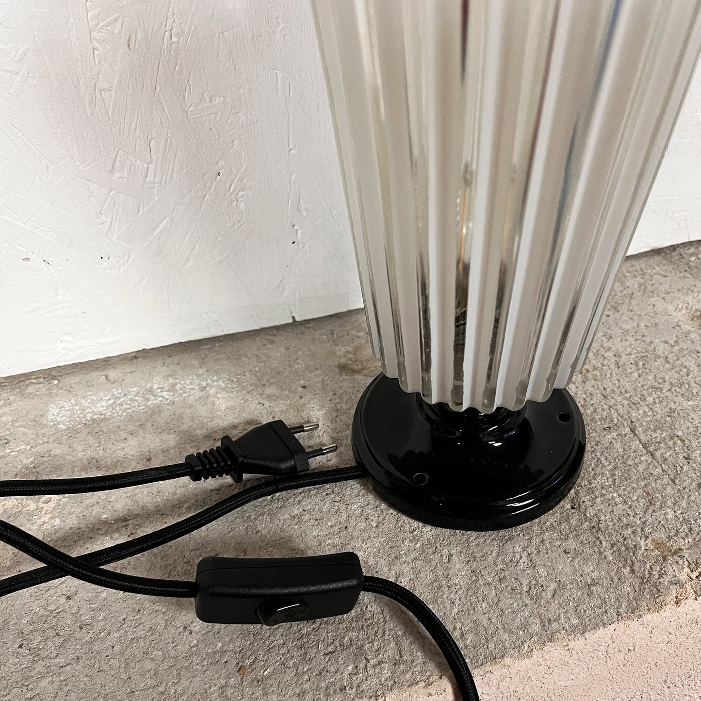 lampe à poser globe vintage en verre art déco