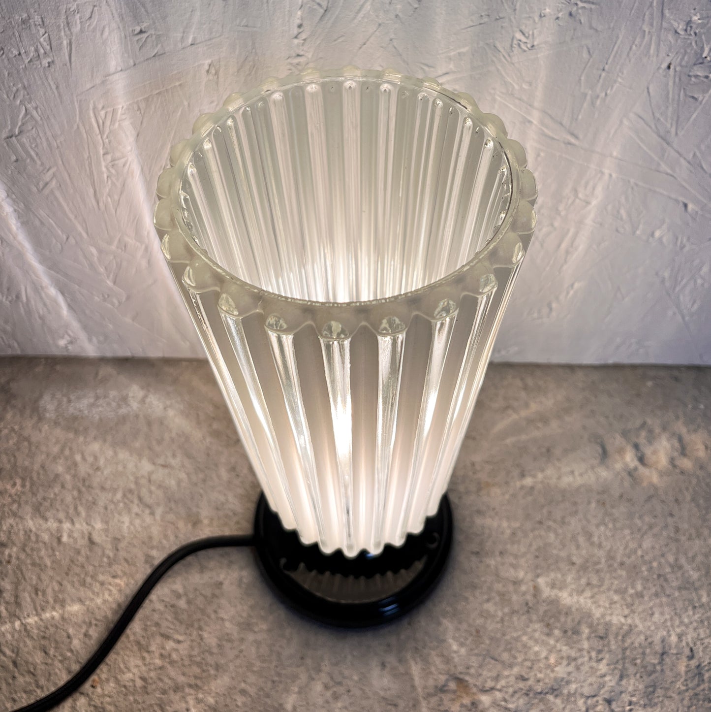 lampe à poser globe vintage en verre art déco
