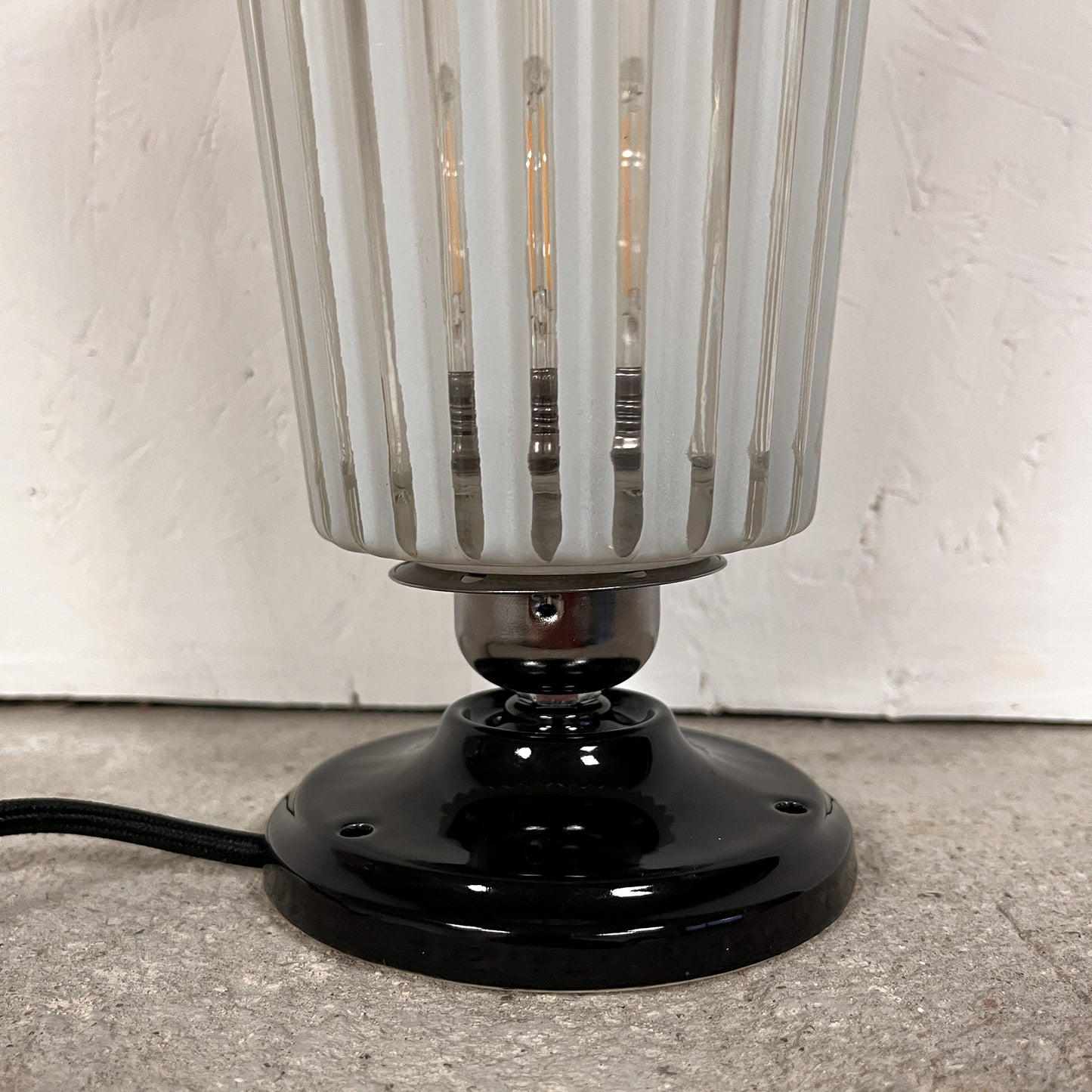 lampe à poser globe vintage en verre art déco