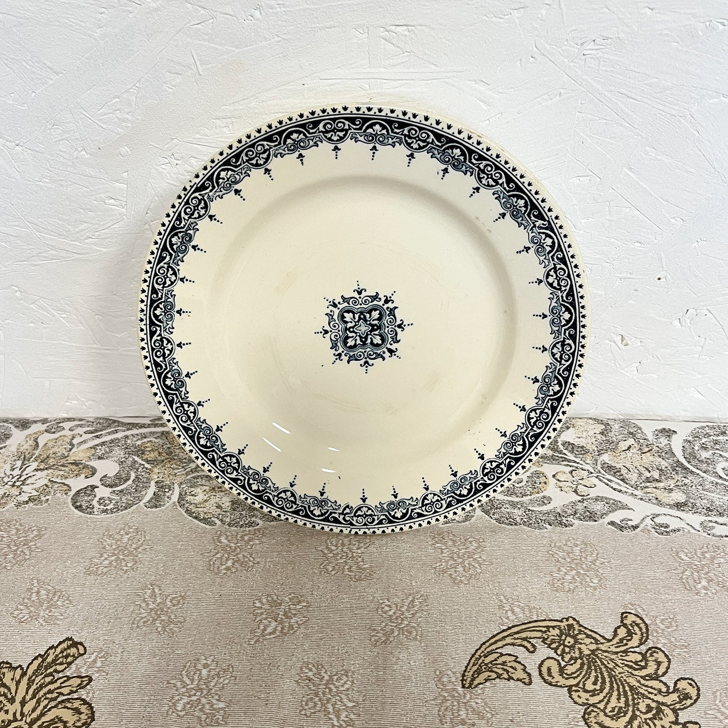 plat sur pied Terre de fer