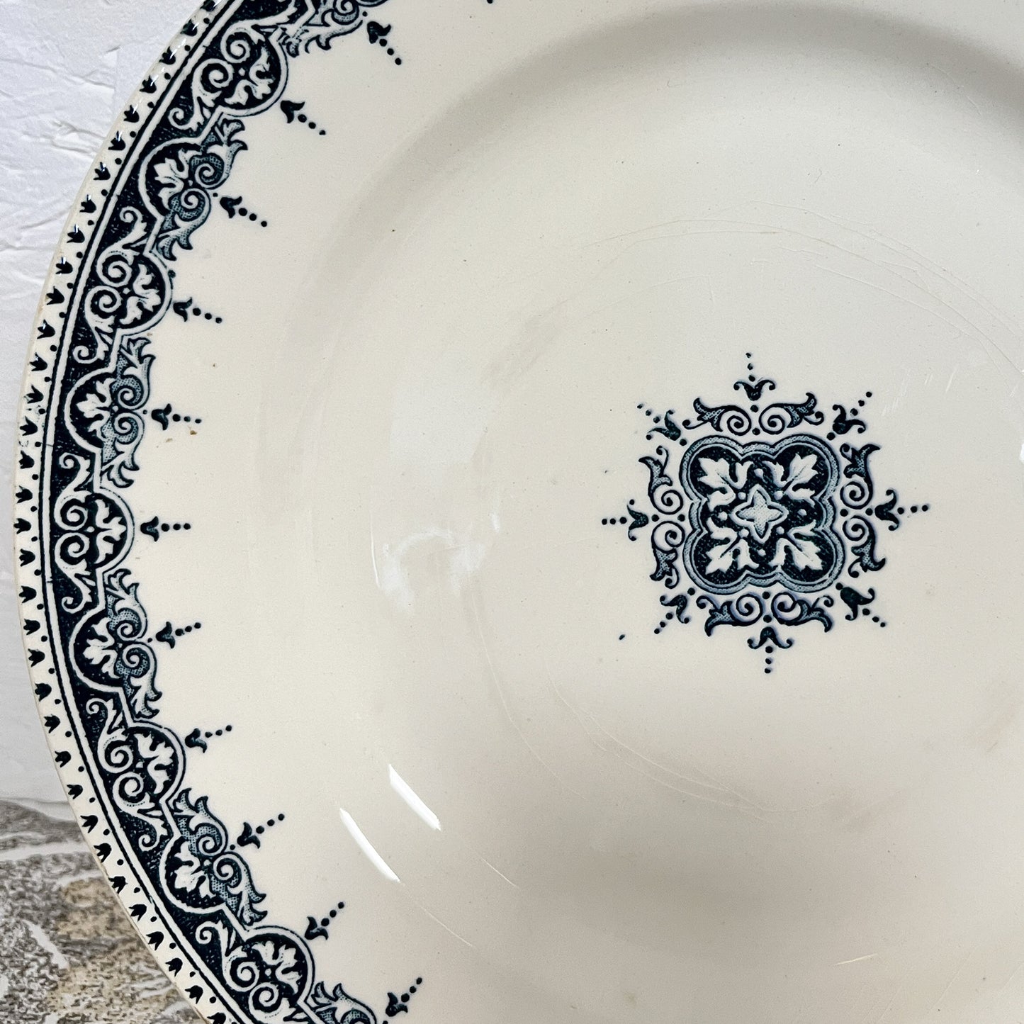 plat sur pied Terre de fer