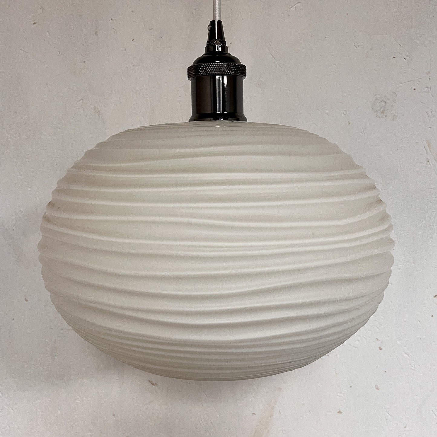 suspension globe opalin blanc effet plissé