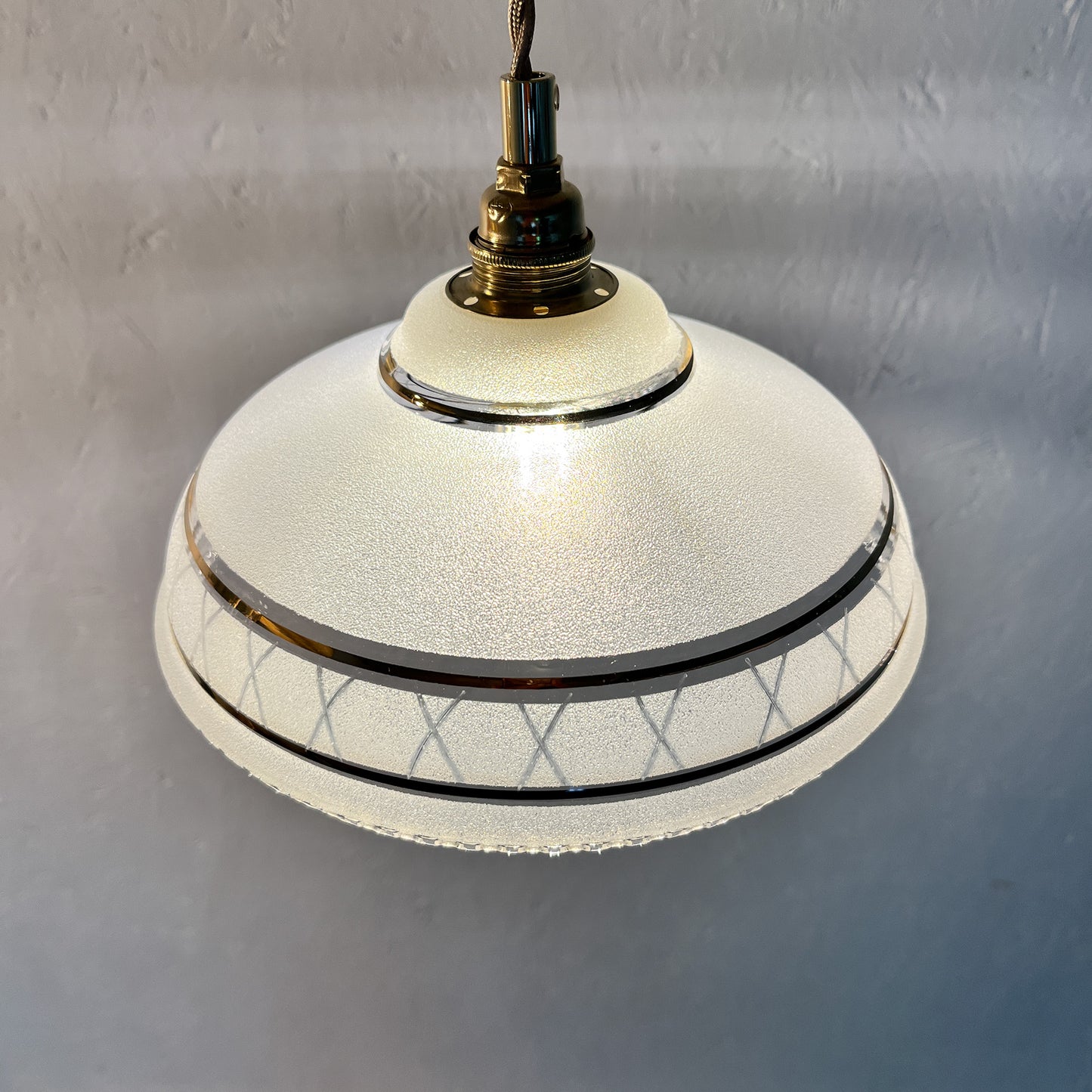 suspension globe vintage en verre granité blanc