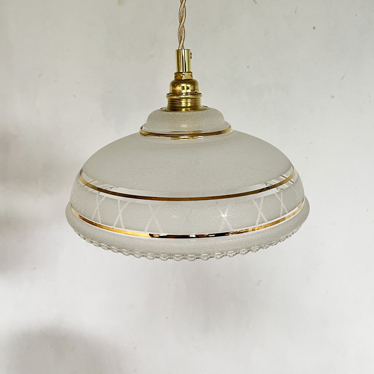 suspension globe vintage en verre granité blanc