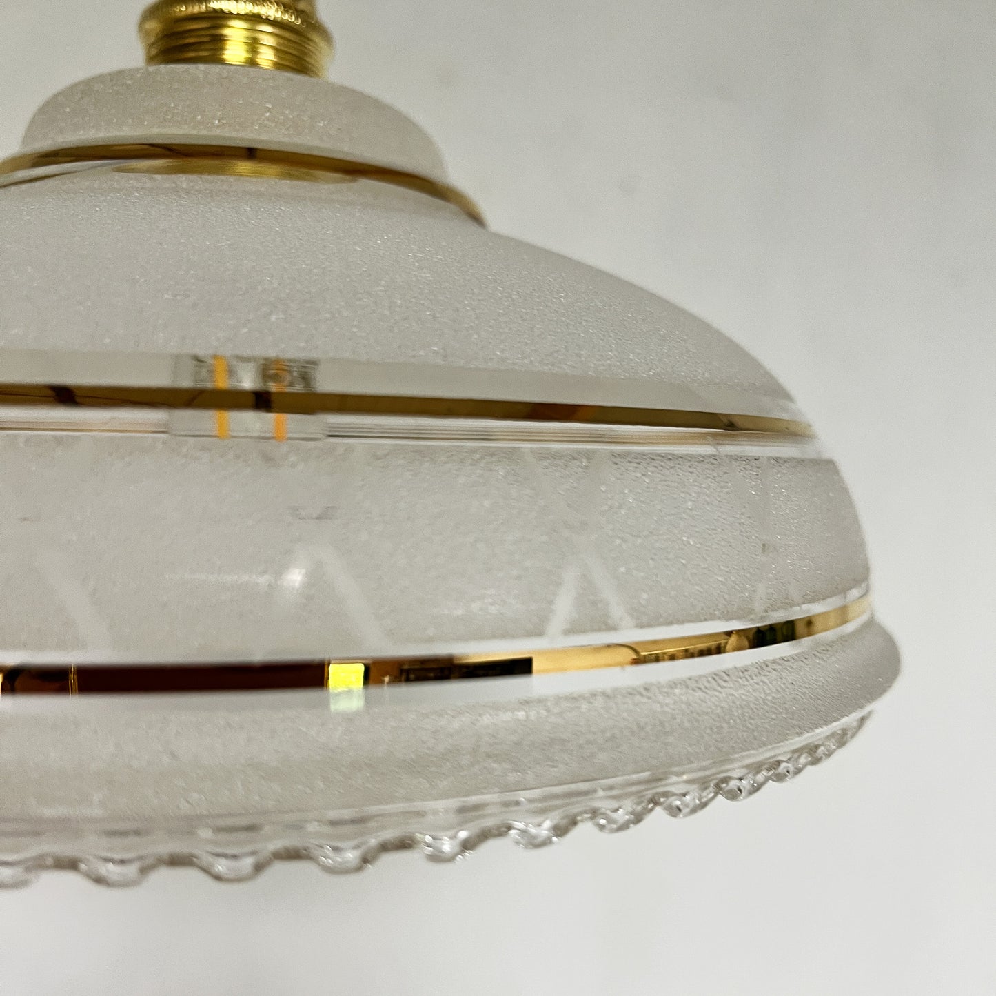 suspension globe vintage en verre granité blanc