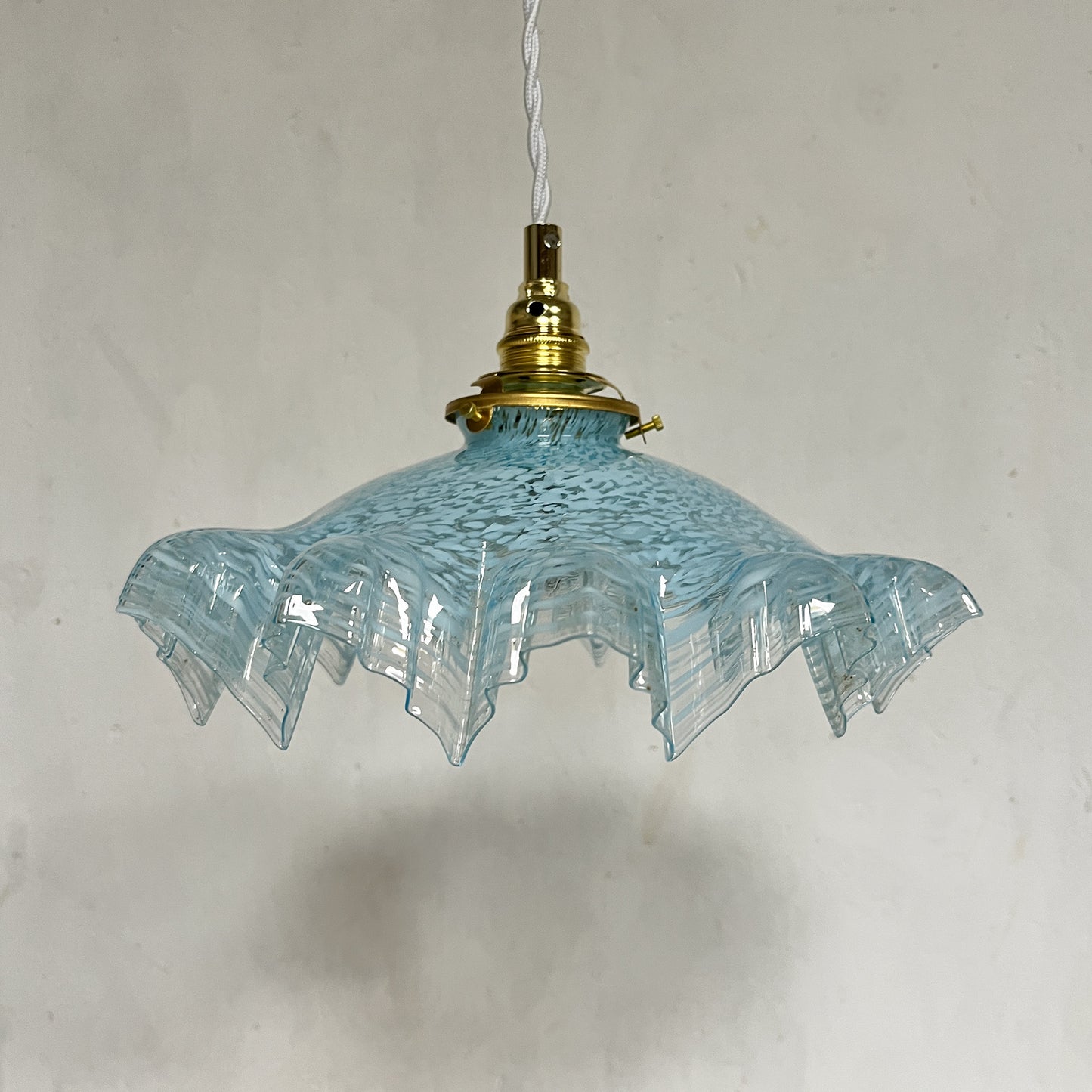 suspension vintage en verre de Clichy bleu