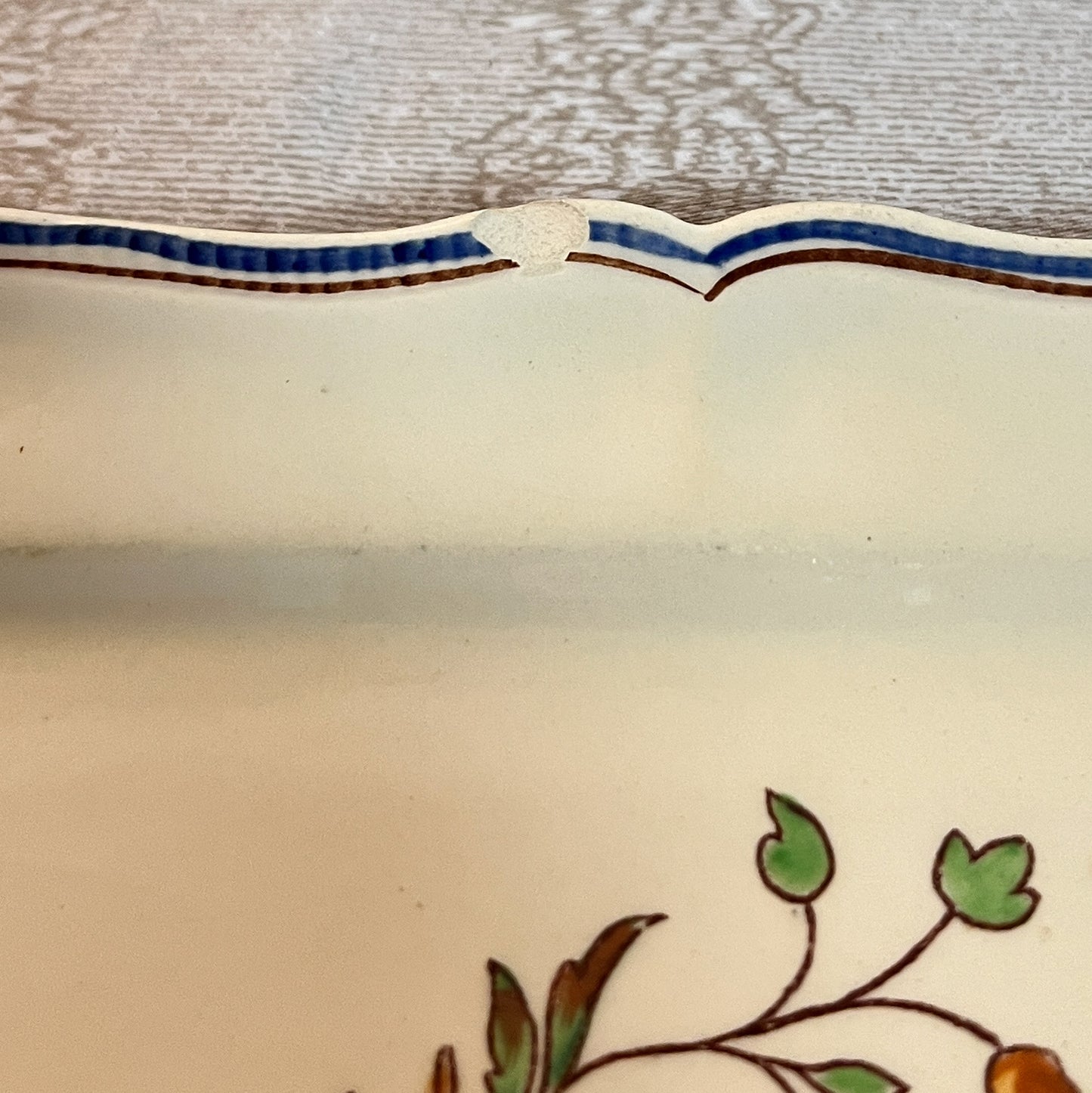 assiettes carrées Longchamp décor « Moustiers »
