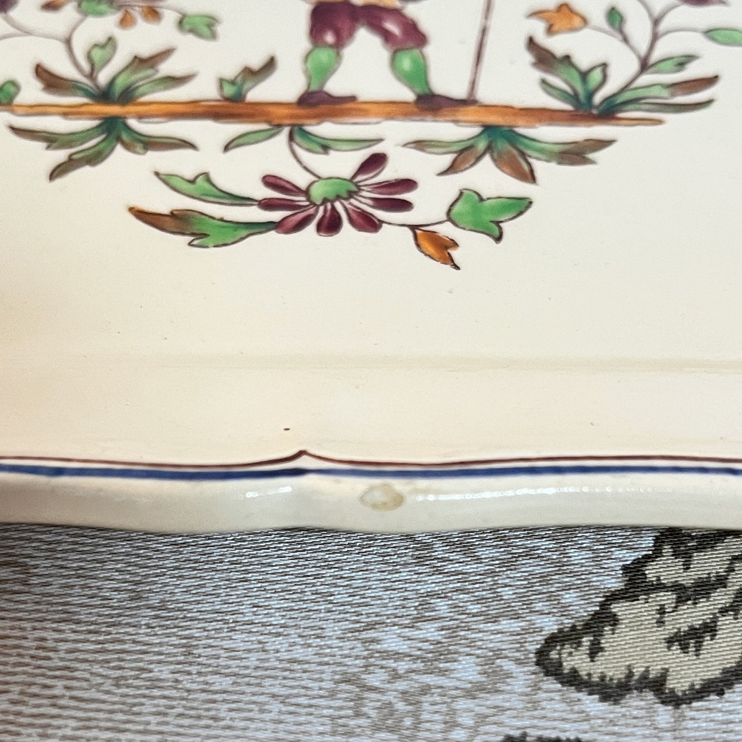 assiettes carrées Longchamp décor « Moustiers »