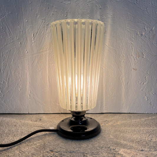 lampe à poser globe vintage en verre art déco