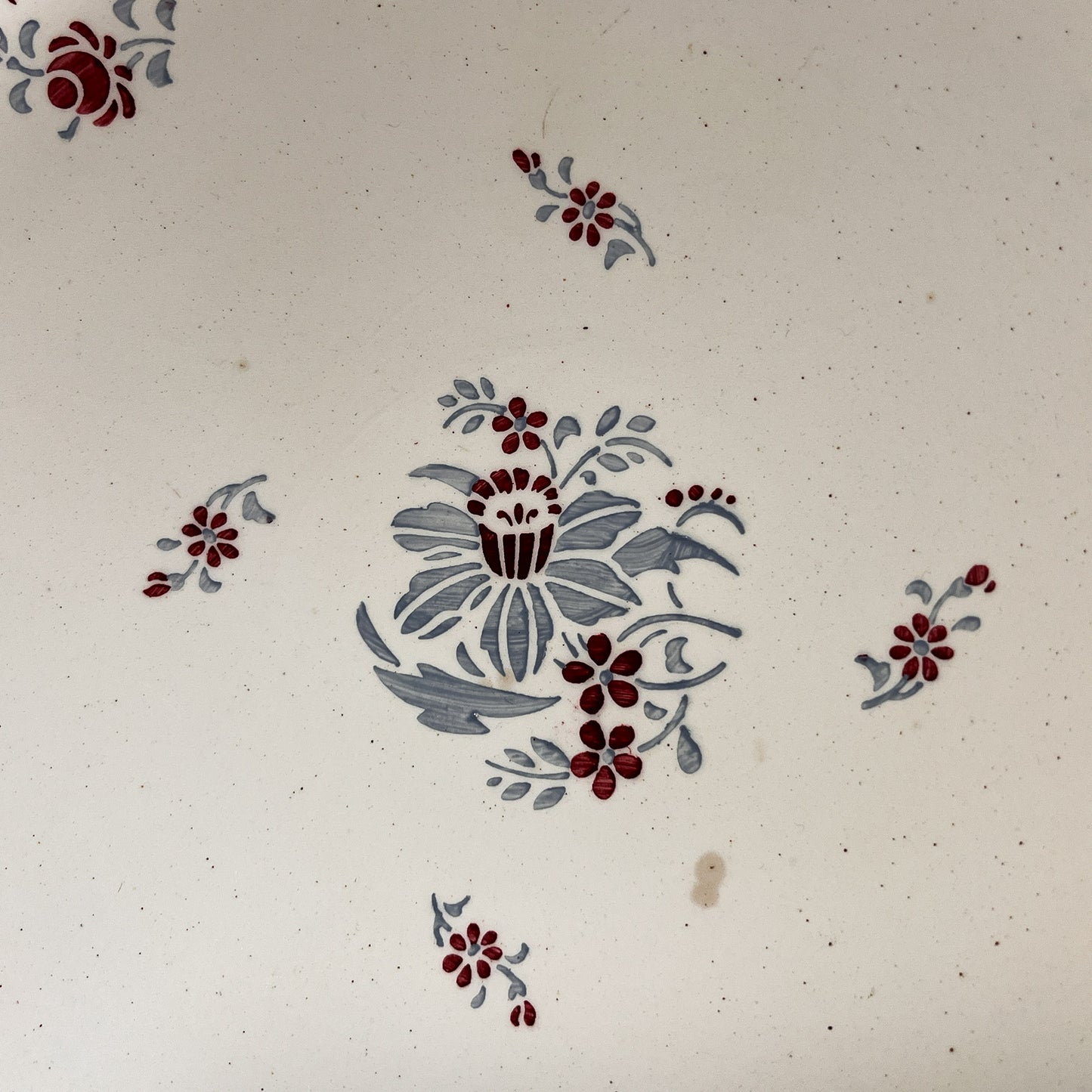 plat en faïence Lunéville décor « Theresa »
