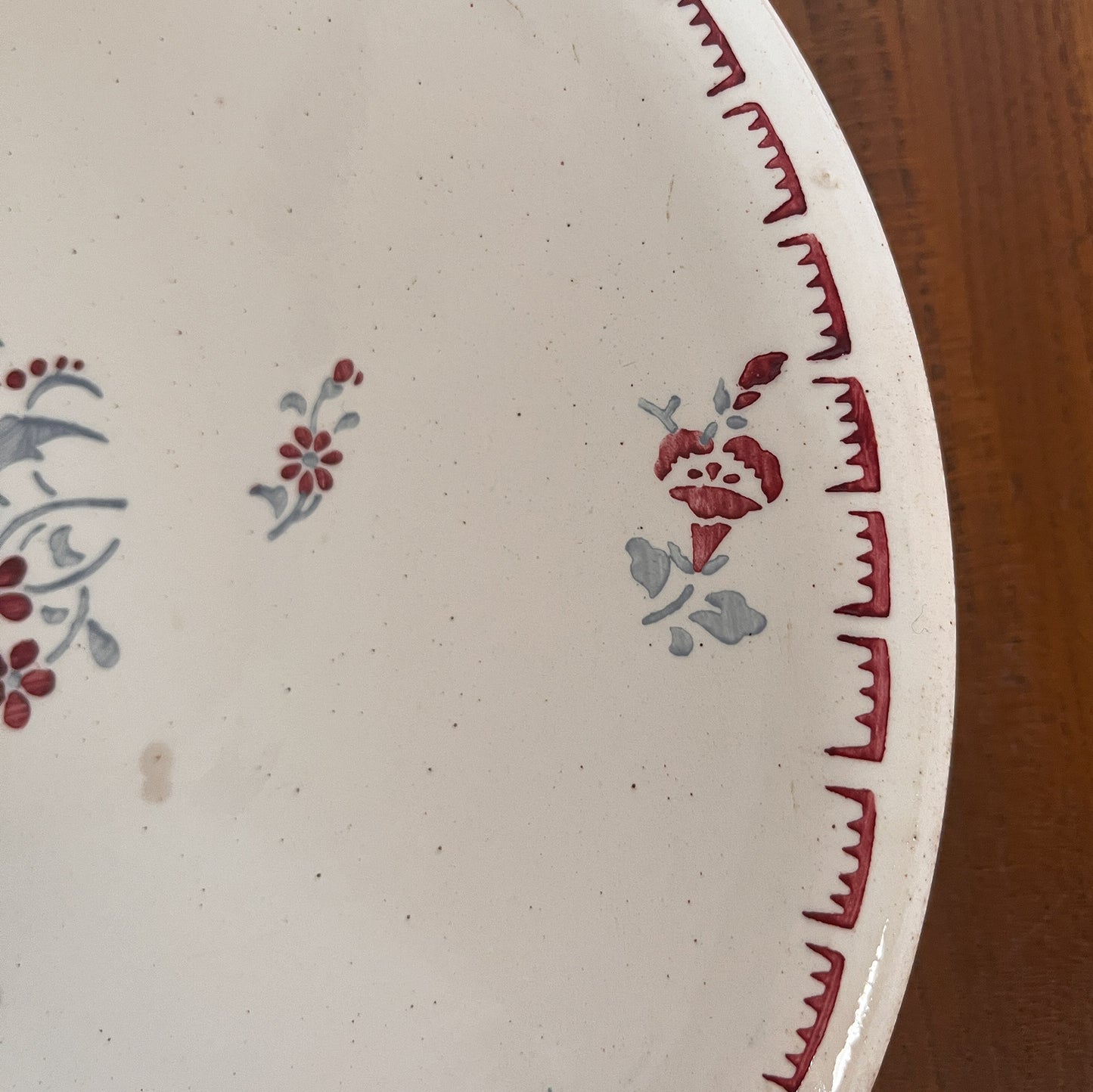 plat en faïence Lunéville décor « Theresa »