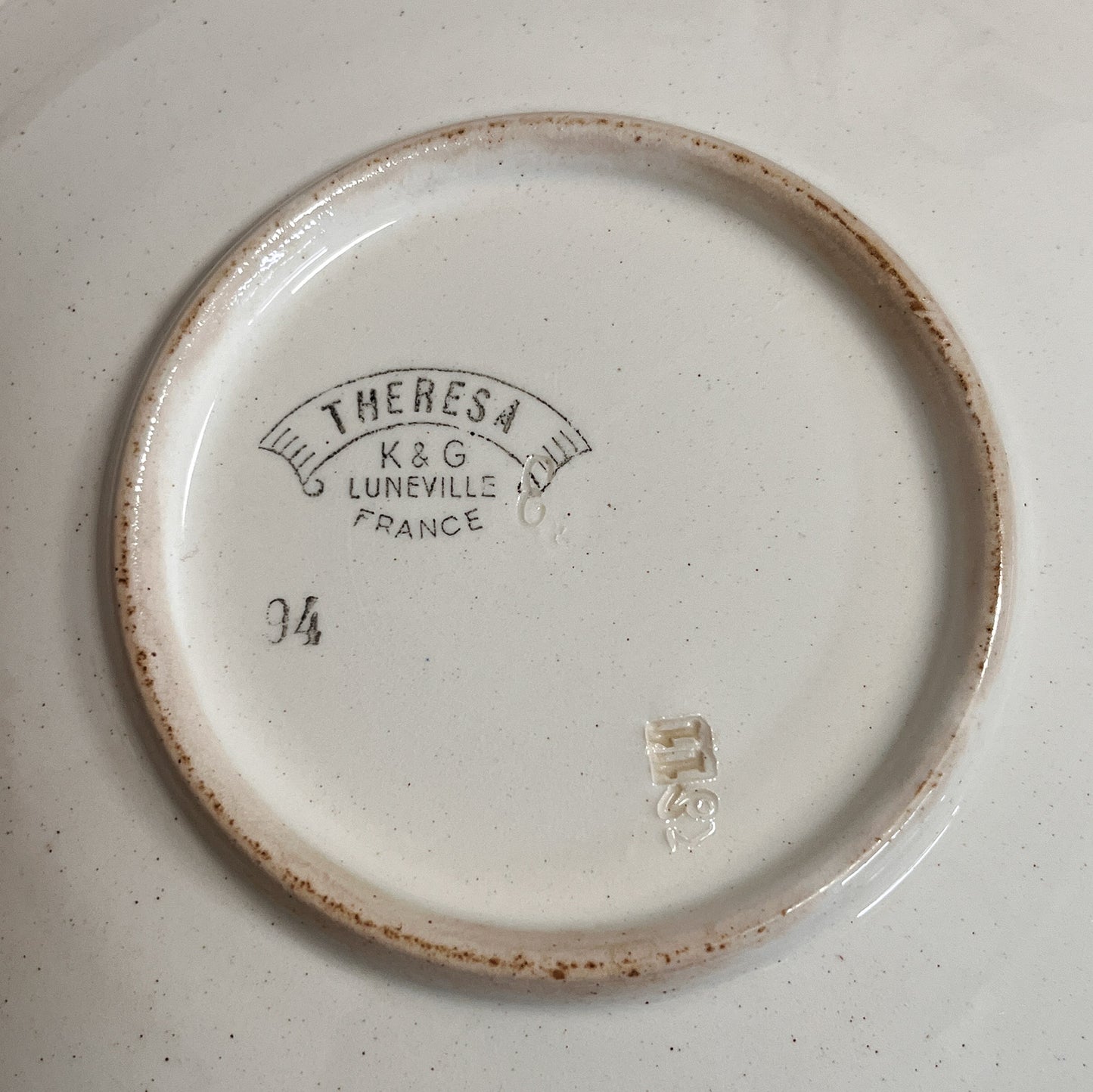 plat en faïence Lunéville décor « Theresa »
