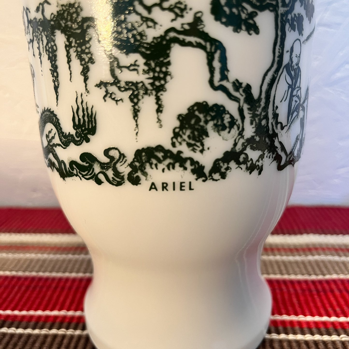 pot d’apothicaire vintage en verre opalin