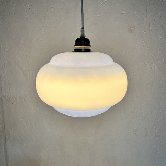 suspension globe opalin bleu et blanc