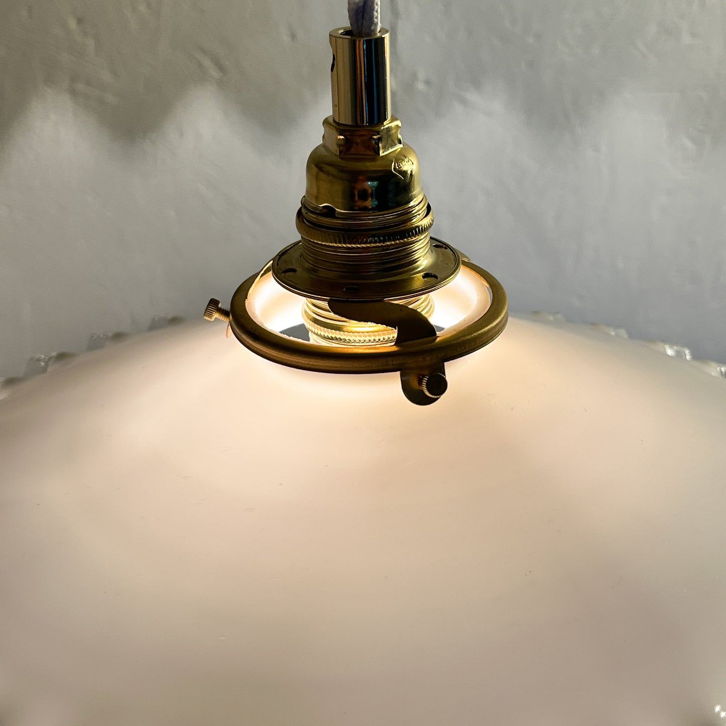 suspension abat-jour vintage opaline blanche