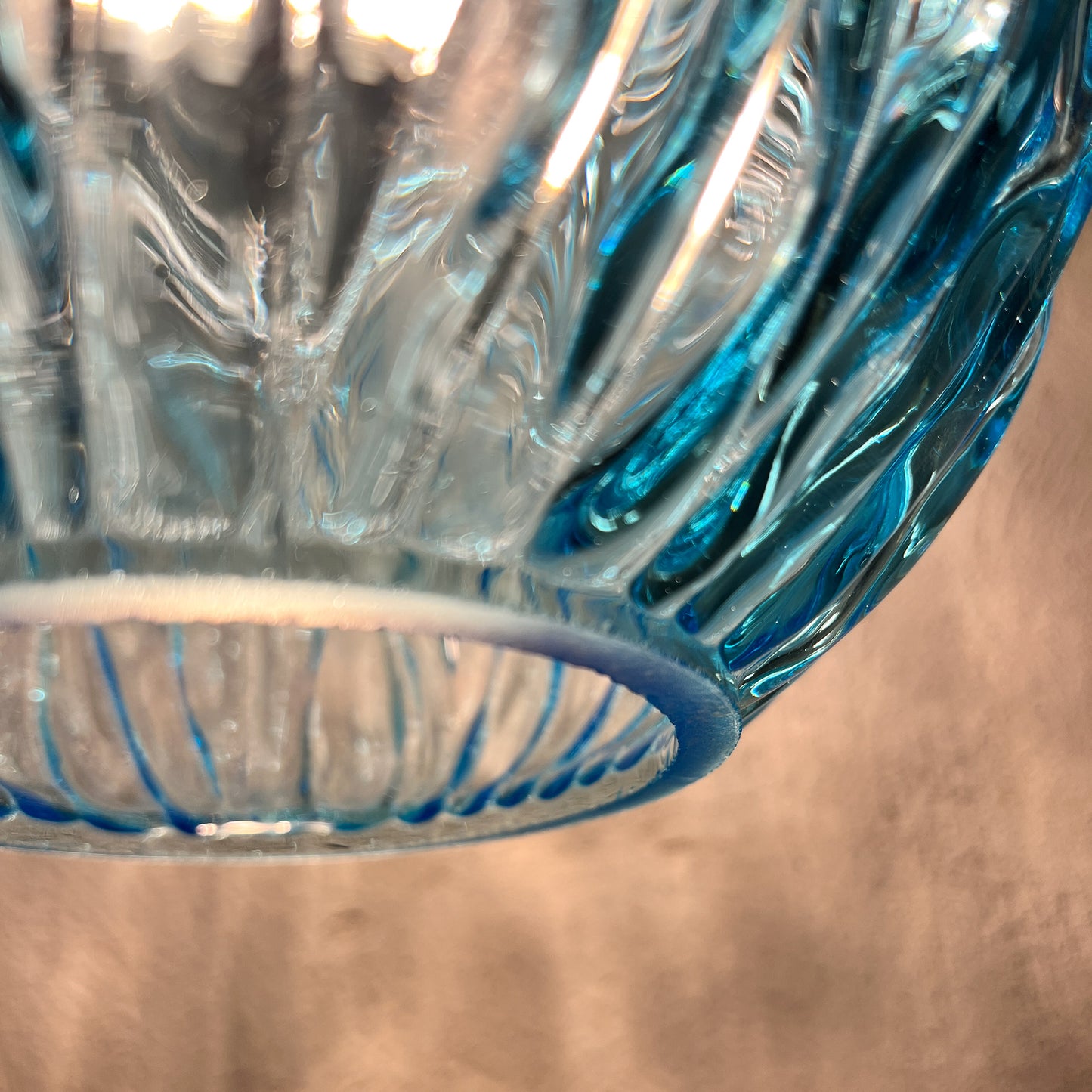 suspension globe bleu bubble