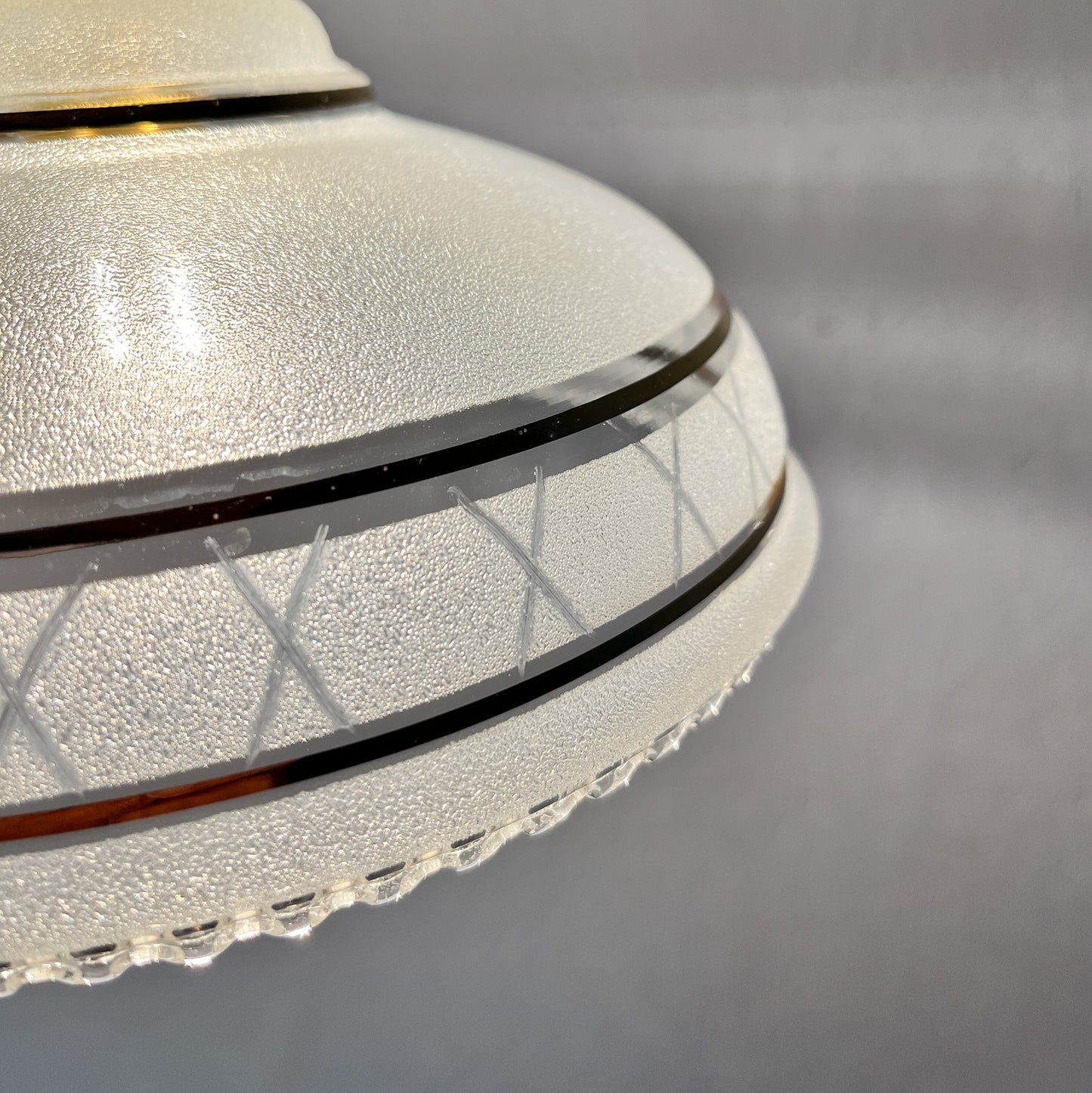 suspension globe vintage en verre granité blanc