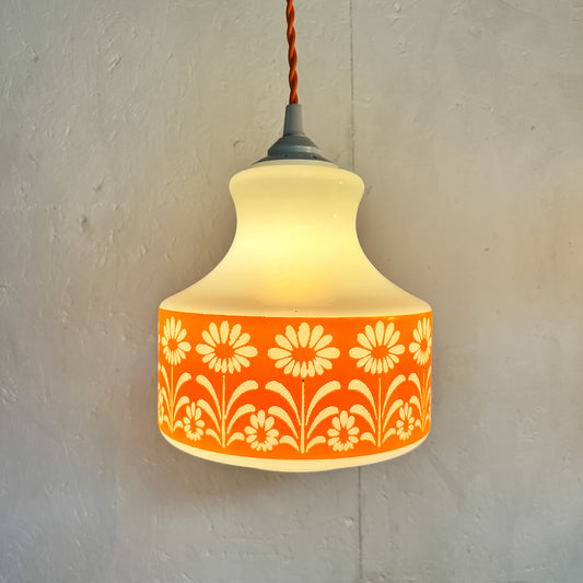 suspension vintage globe en opaline blanc et orange