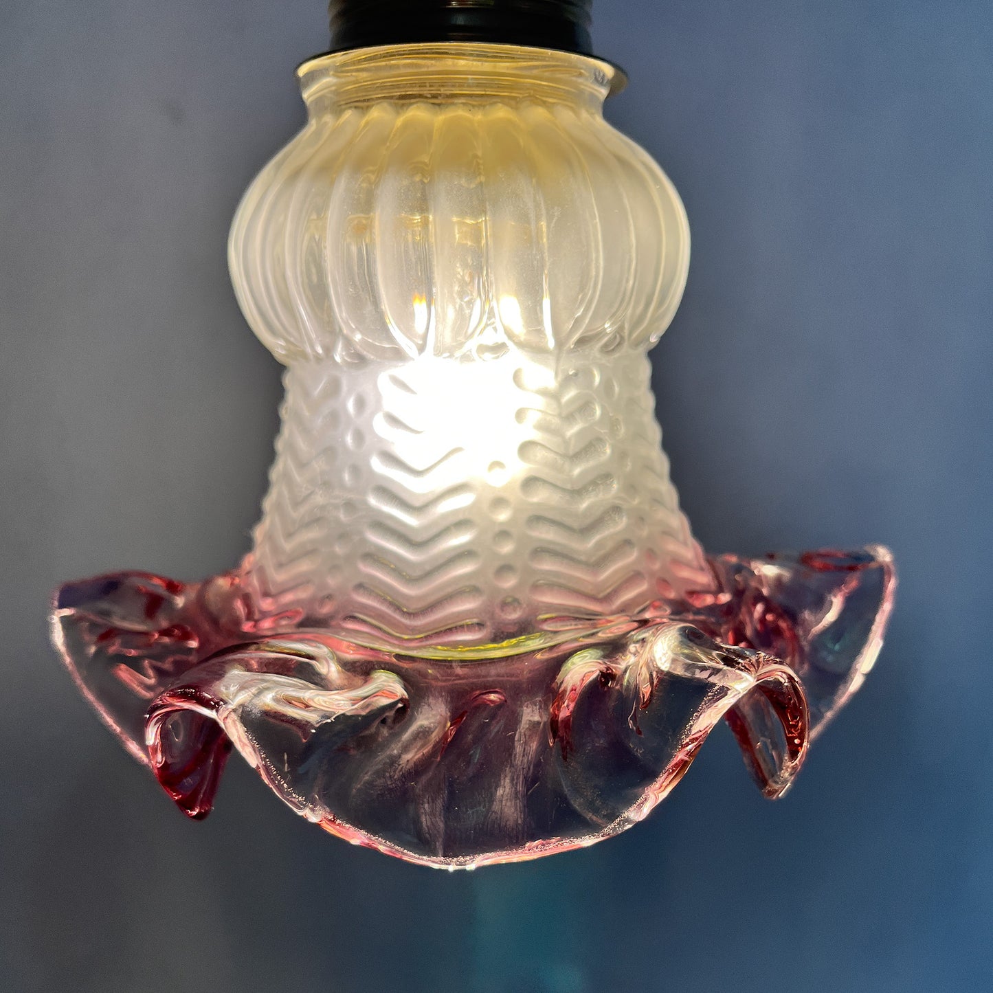 suspension tulipe en verre rosé