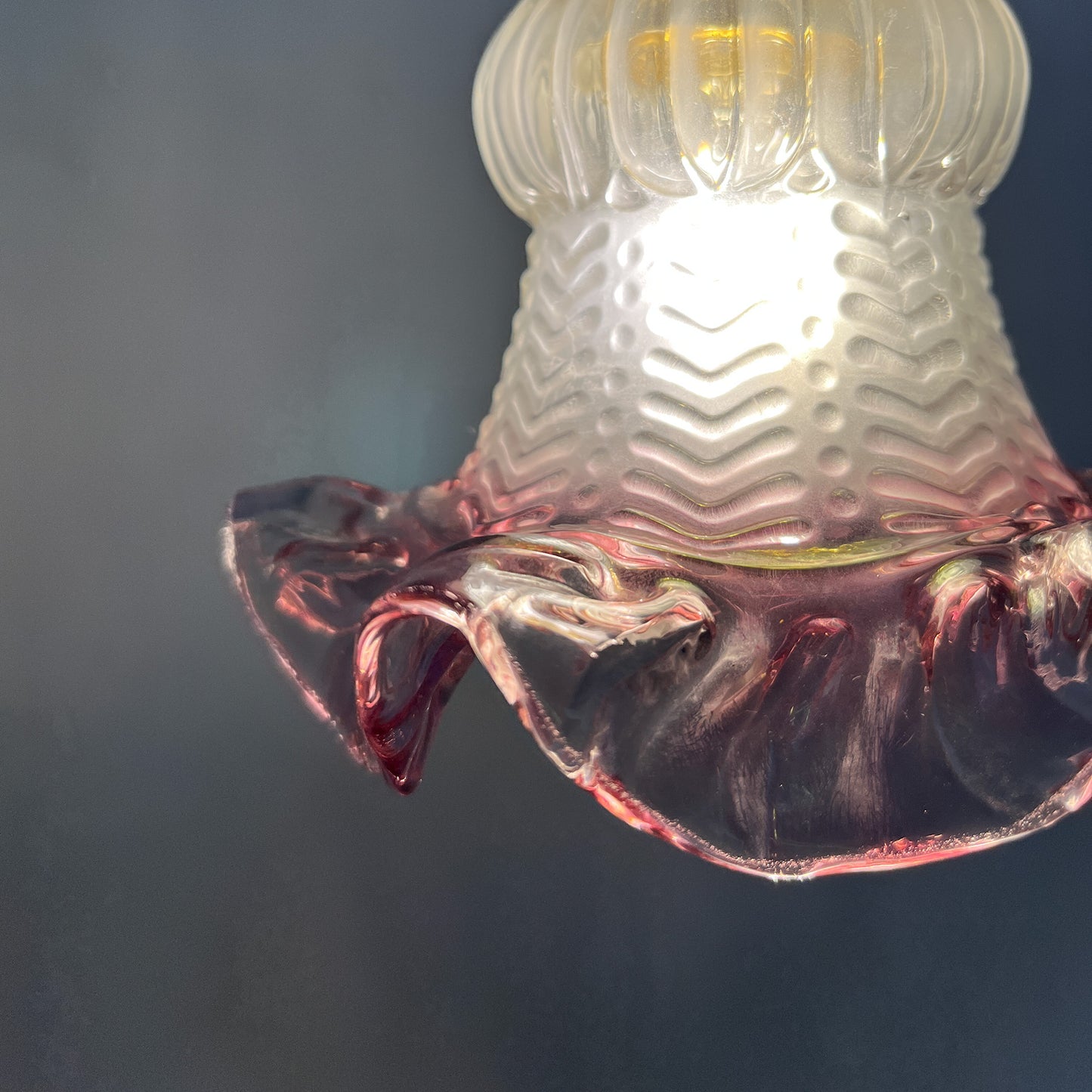 suspension tulipe en verre rosé