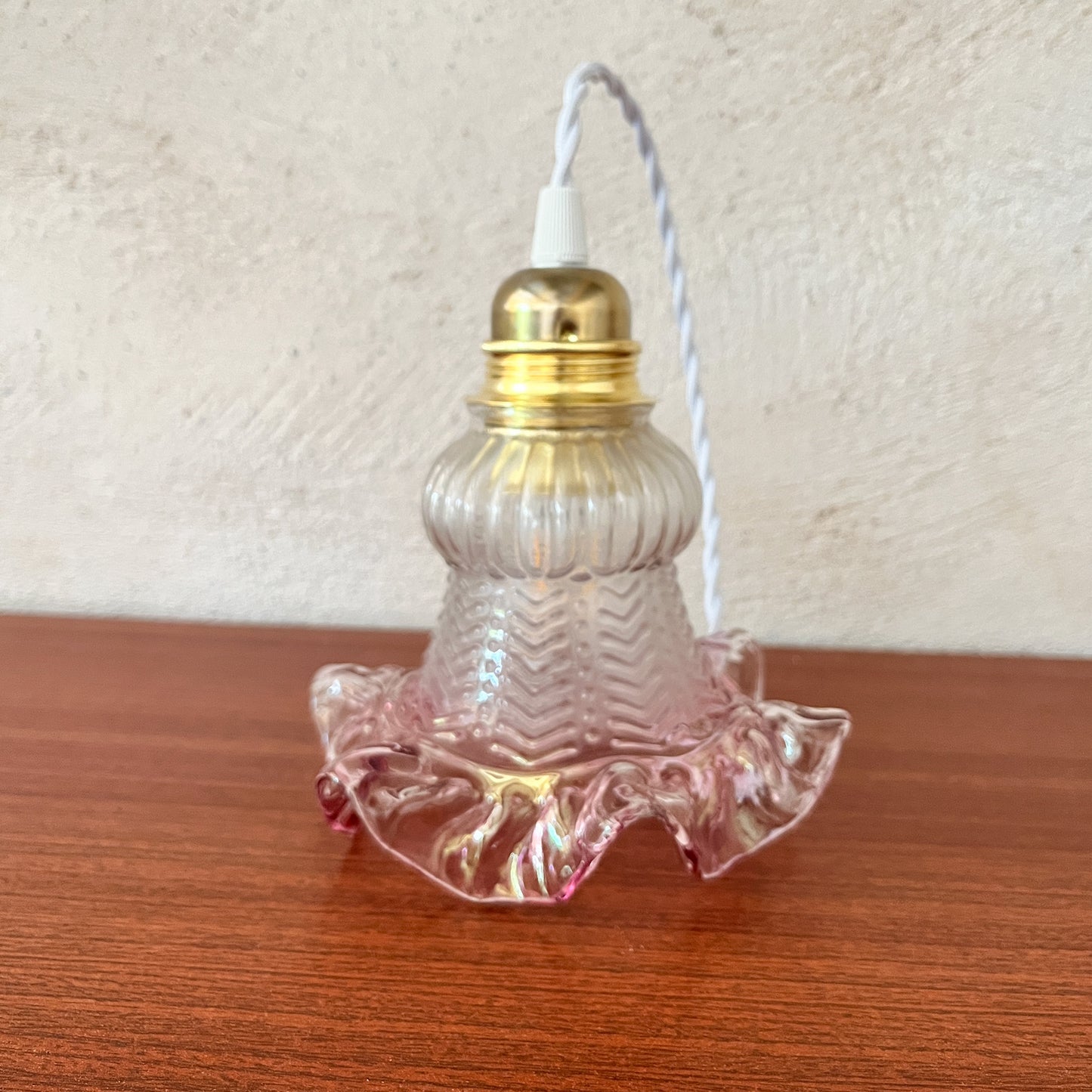 suspension tulipe en verre rosé
