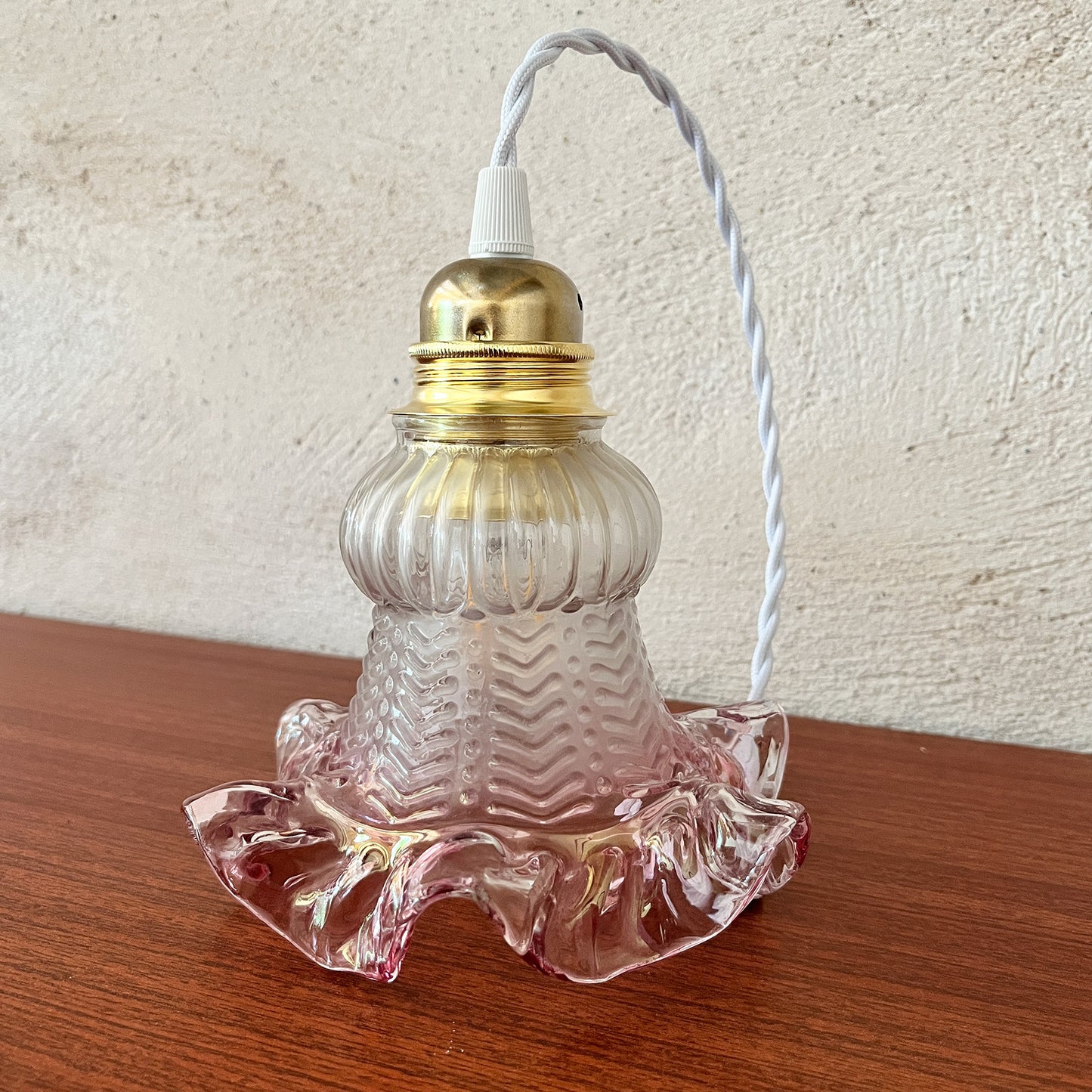 suspension tulipe en verre rosé