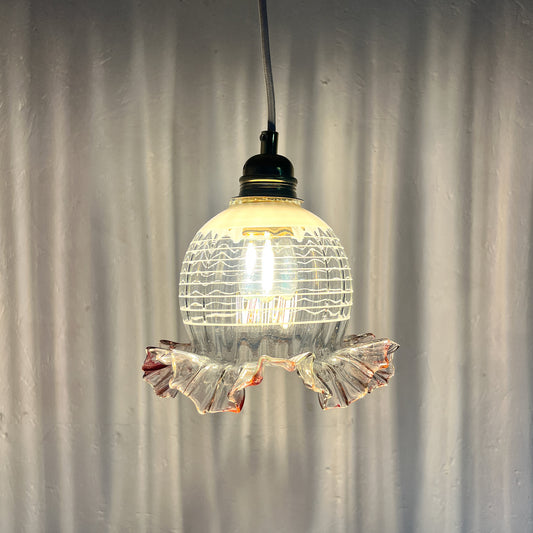 suspension tulipe vintage décor blanc et rose