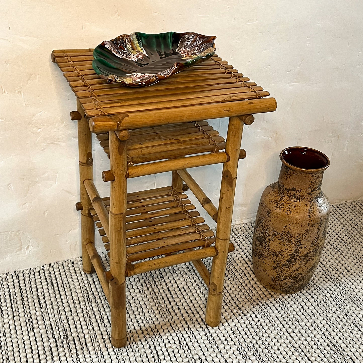 petite table en bambou et rotin