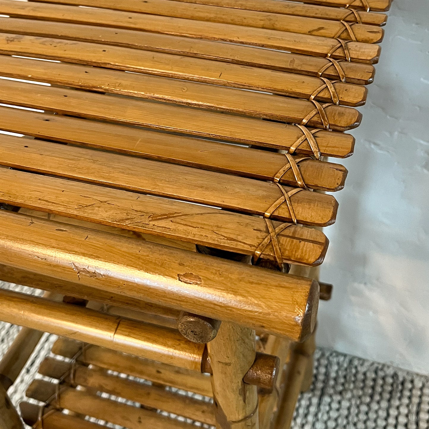 petite table en bambou et rotin