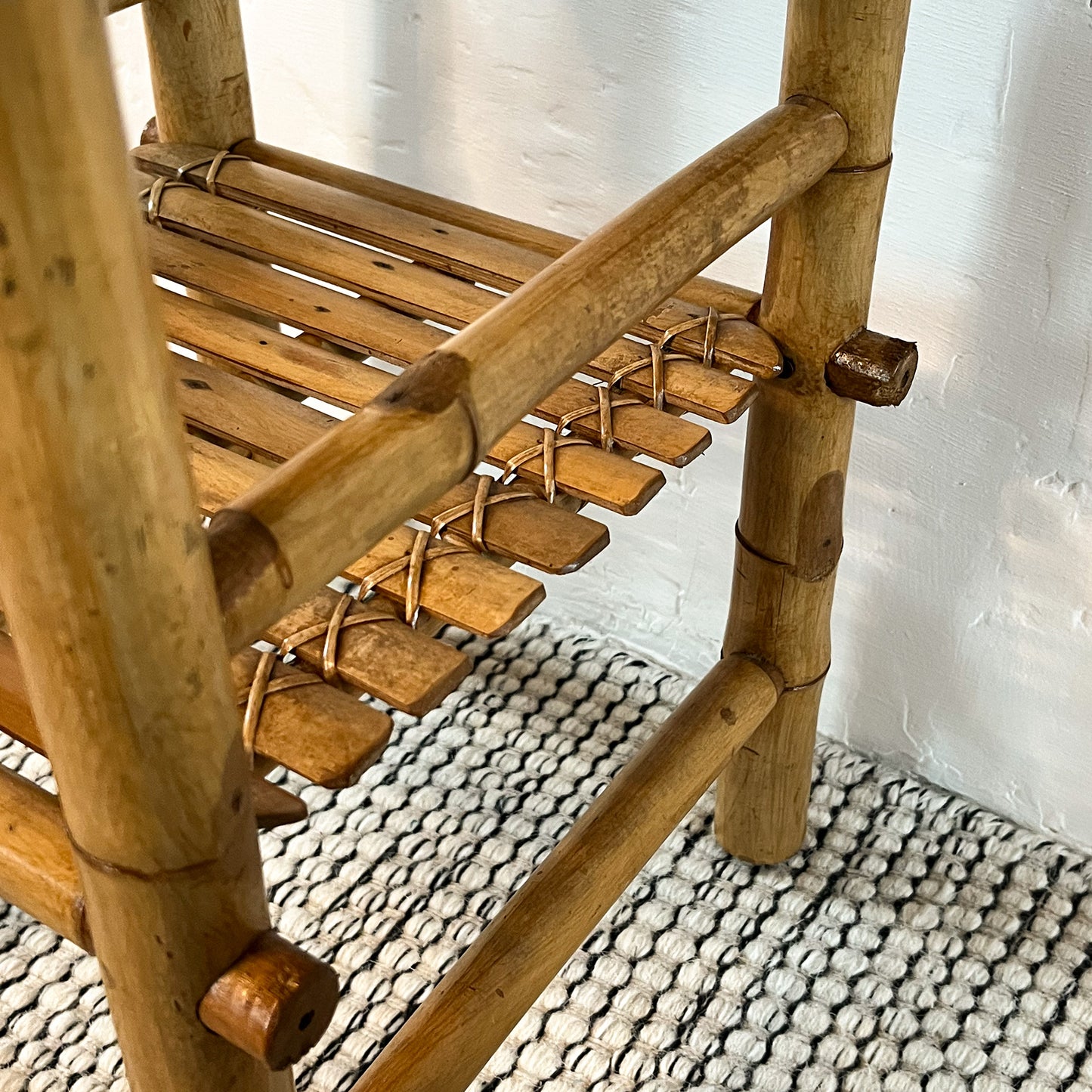 petite table en bambou et rotin