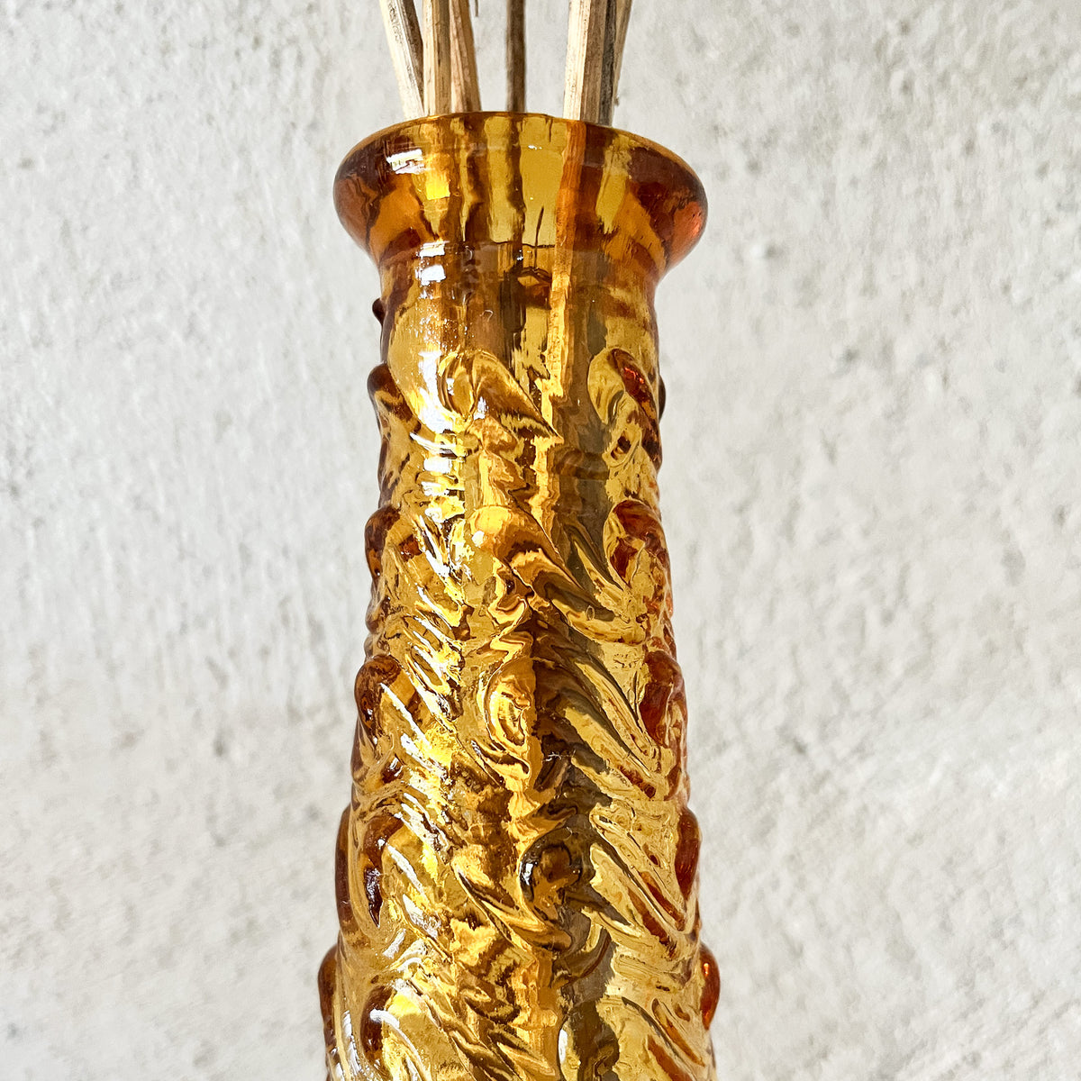 vase soliflore vintage en verre ambré