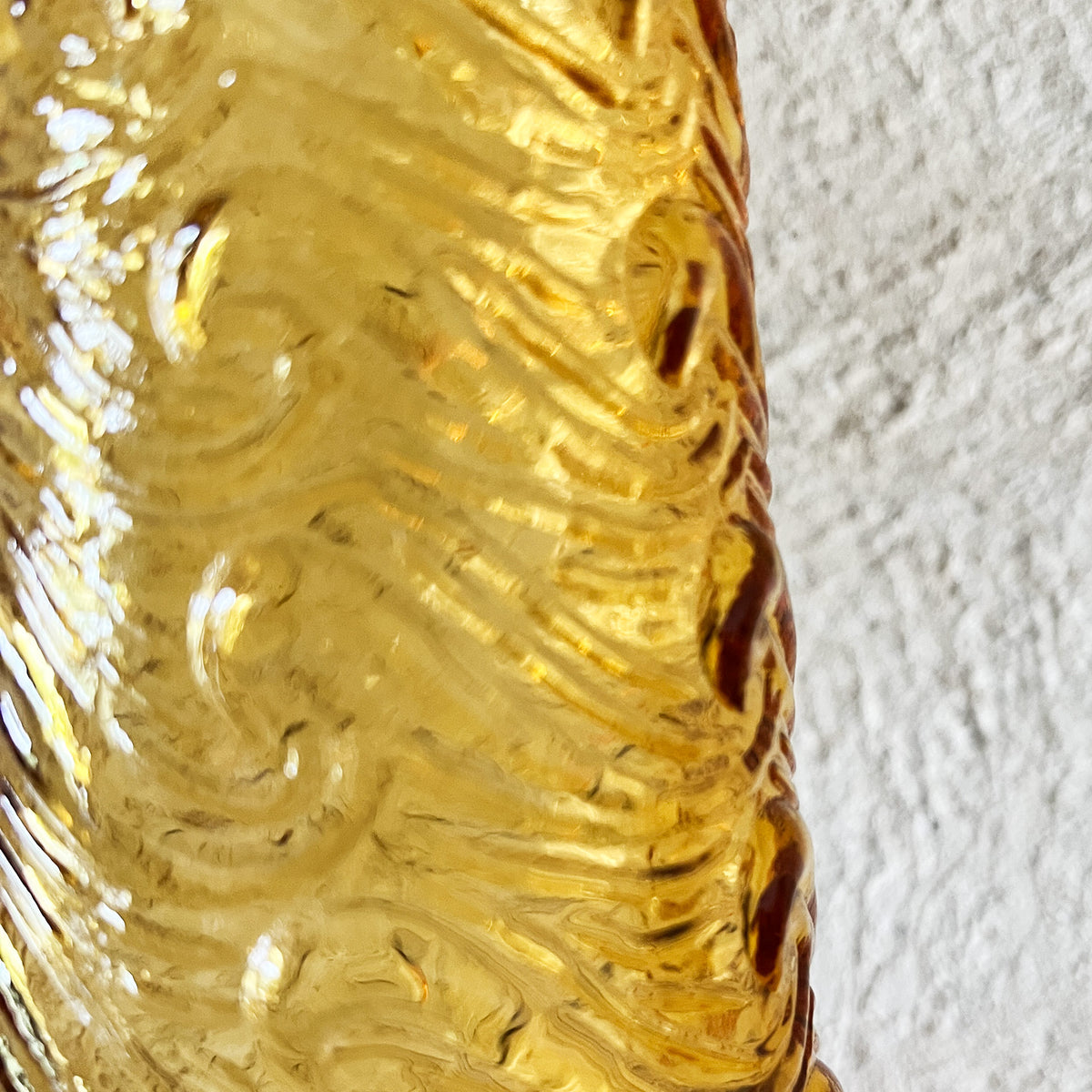 vase soliflore vintage en verre ambré